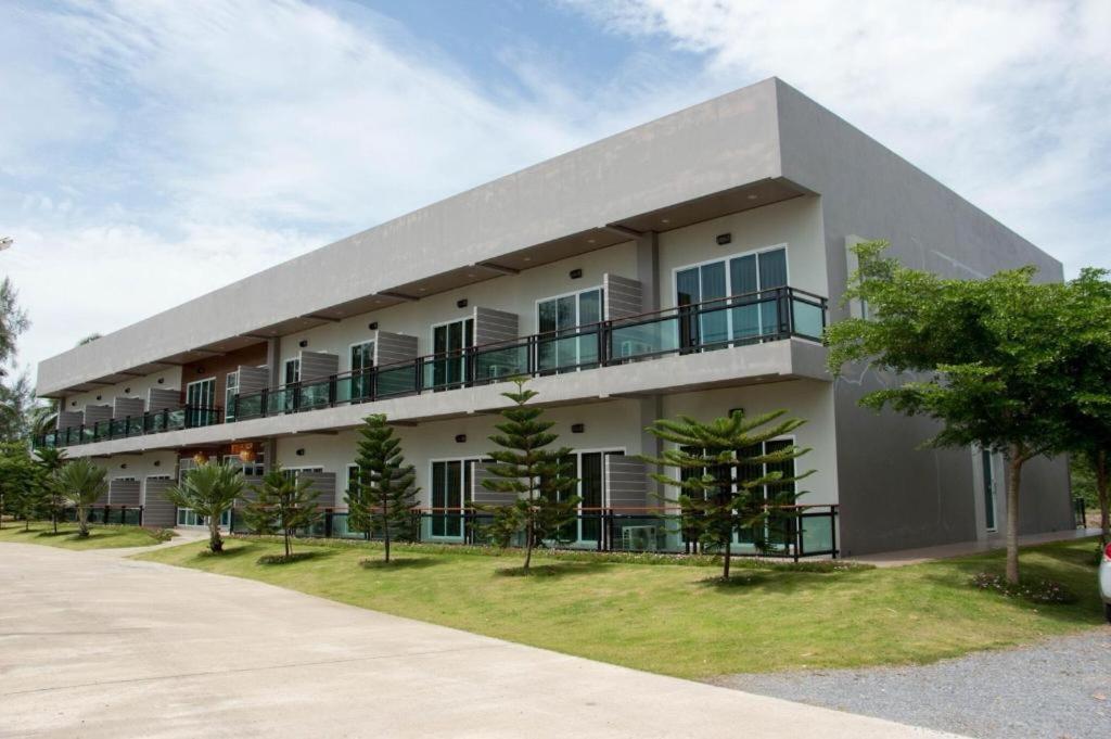 哈通度假酒店 Pak Phayun 外观 照片
